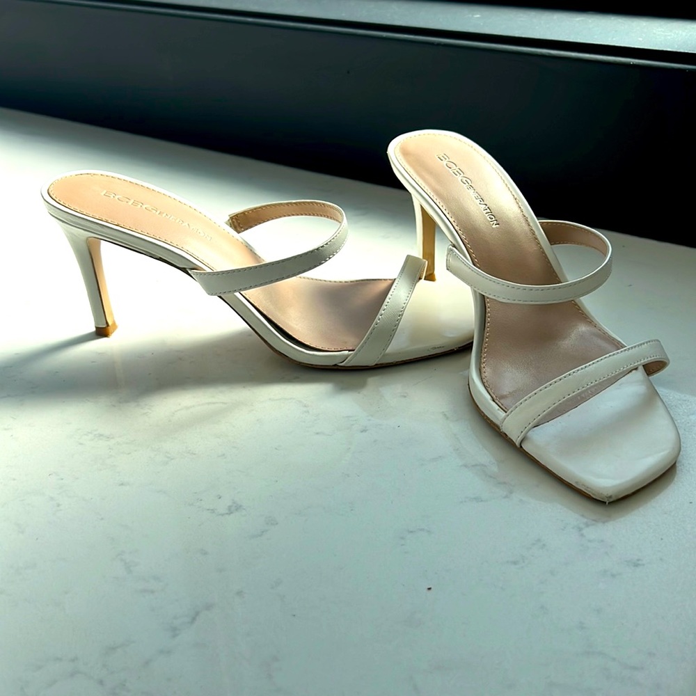 BCBG: leather white sandals/mules, size 7